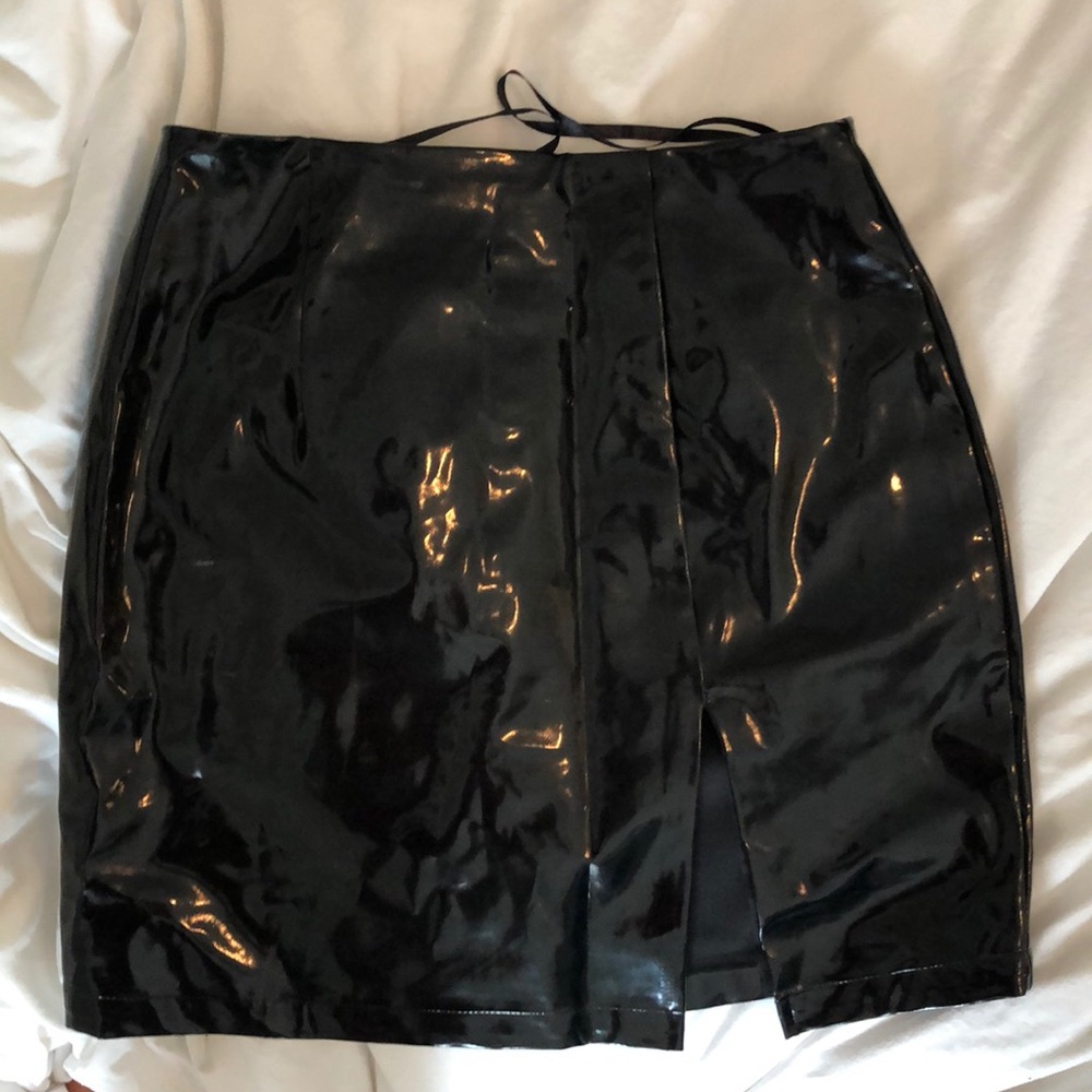 BLACK VYNL SKIRT
